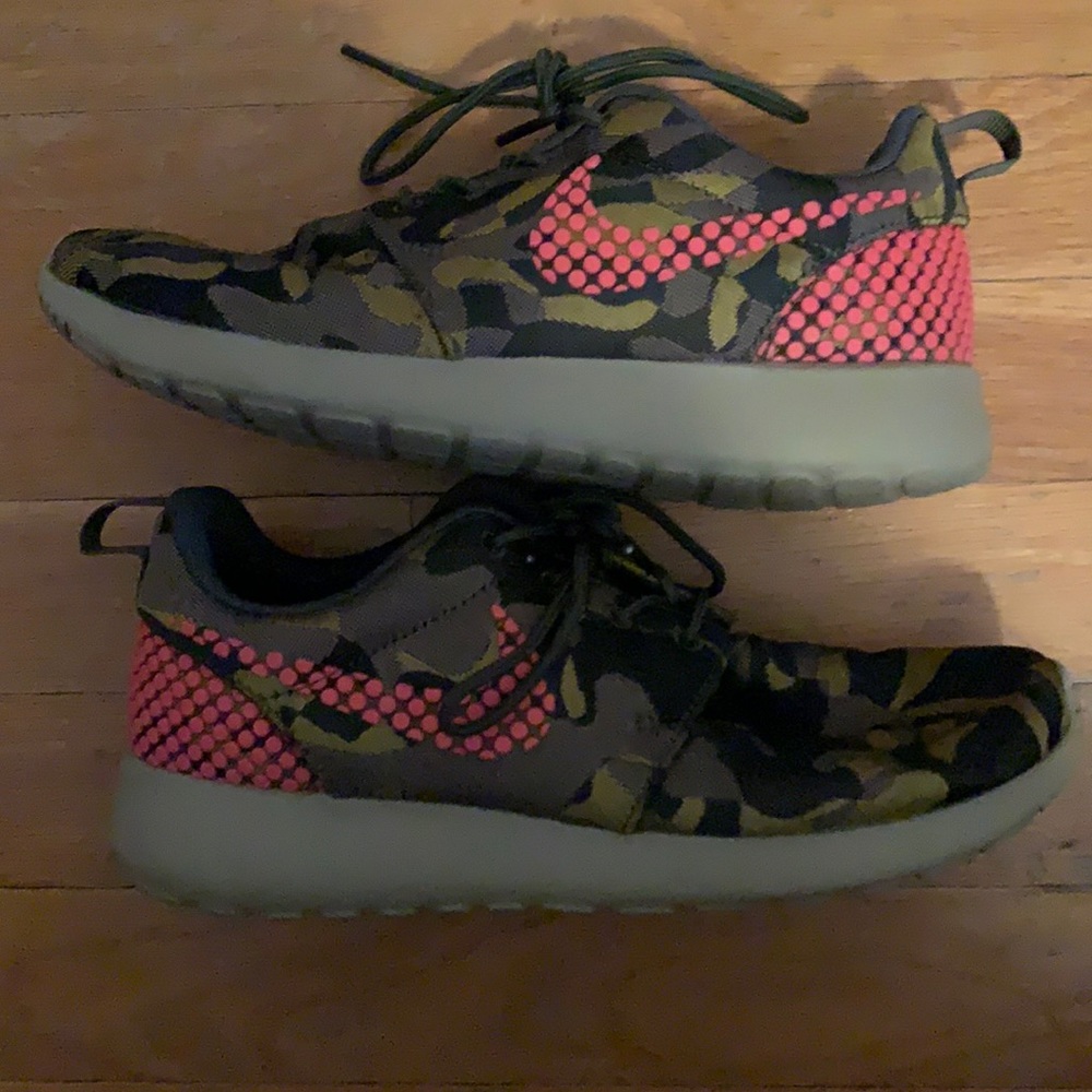 Nike sneakers size 6